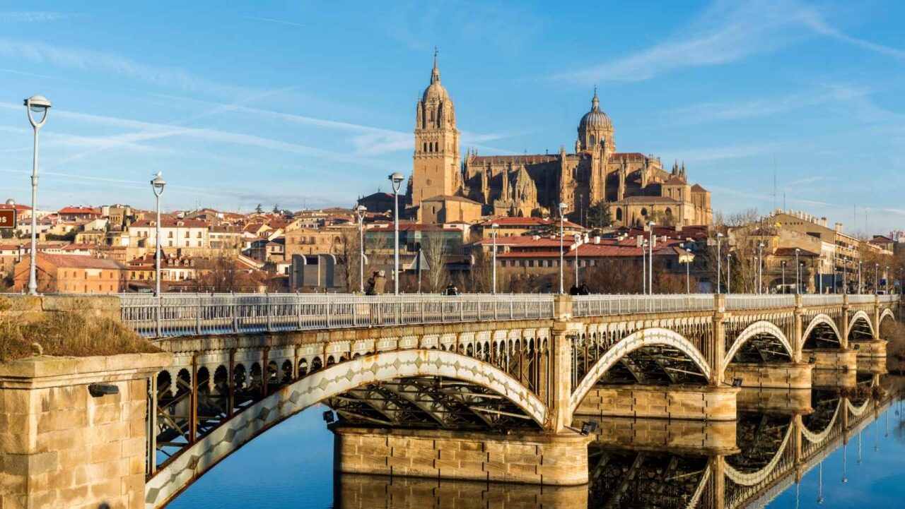 Vista de Salamanca desde el Río Tormes